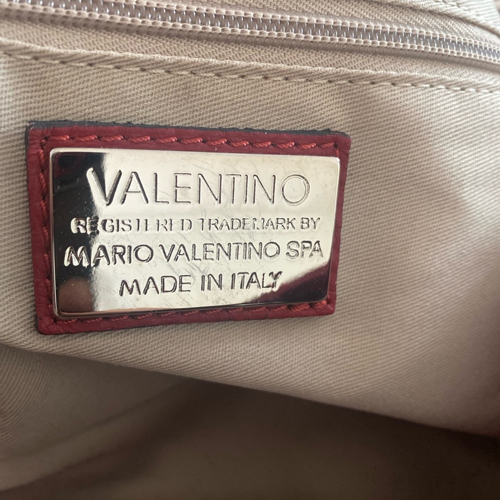 Valentino Leather Tote. Perfect for Fall π Trendy color for the season - Picture 4 of 10